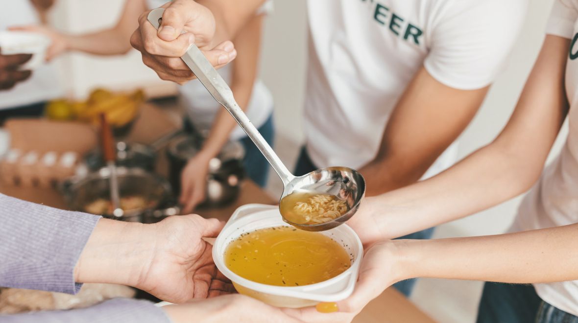 Οι σπουδαστές της σχολής La Chef Levi στη Θεσσαλονίκη μετατρέπουν τη βιωσιμότητα σε πράξη προσφοράς