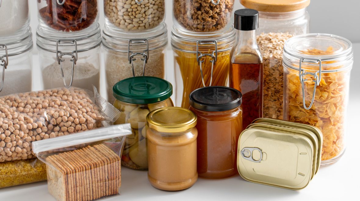 Τα τρόφιμα μακράς διαρκείας που πρέπει να έχεις πάντα στην κουζίνα