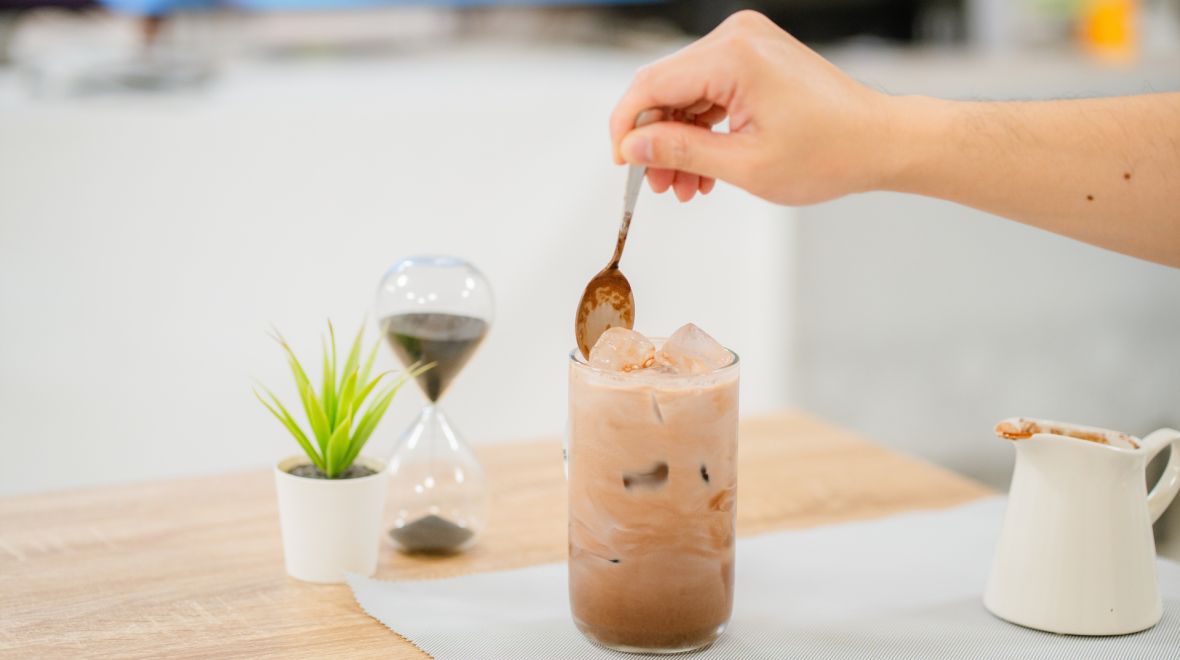 Ποιος είναι ο καφές με γιαούρτι που γίνεται viral και αξίζει να το δοκιμάσεις; 