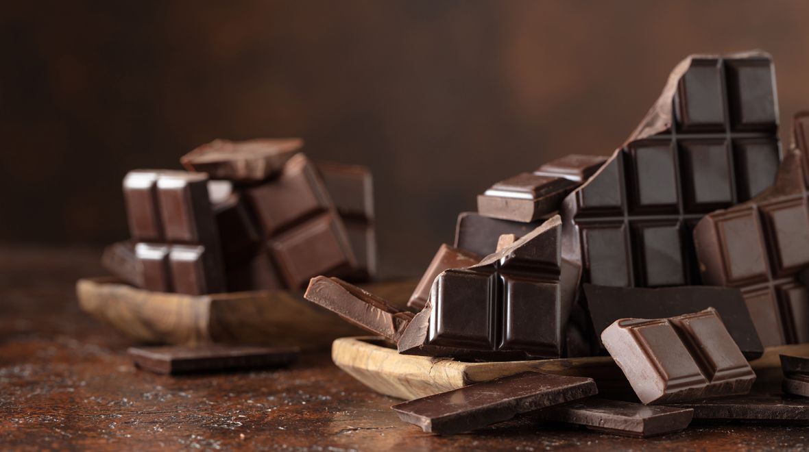 Μαύρη σοκολάτα vs. γάλακτος: Ποια είναι πιο υγιεινή; 
