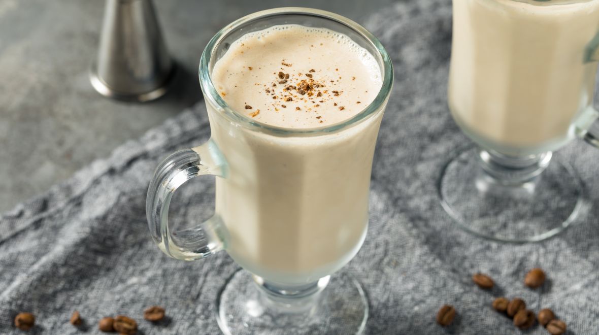 Frozen Irish Coffee: Ο παγωμένος καφές με παγωτό που μοιάζει με επιδόρπιο