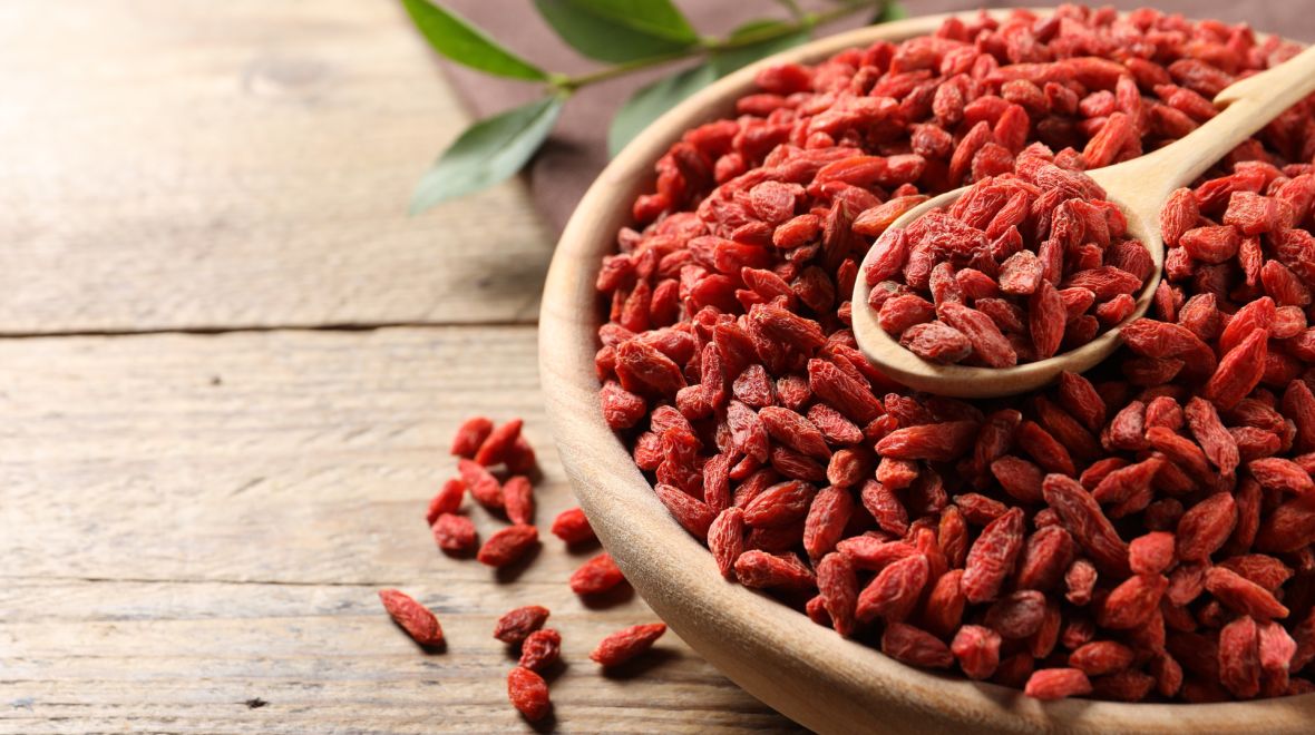 Goji berries: Η ιστορία και τα οφέλη του μικρού κόκκινου καρπού