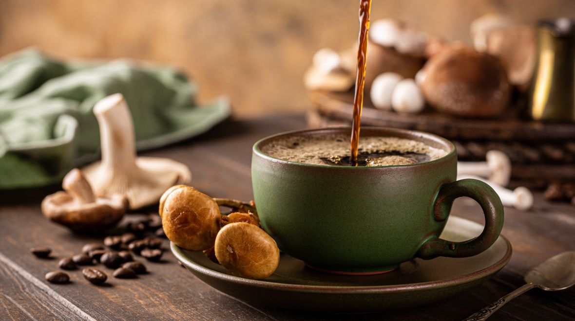 Καφές από μανιτάρια: Το νέο wellness trend και τι λέει η επιστήμη γι’ αυτό