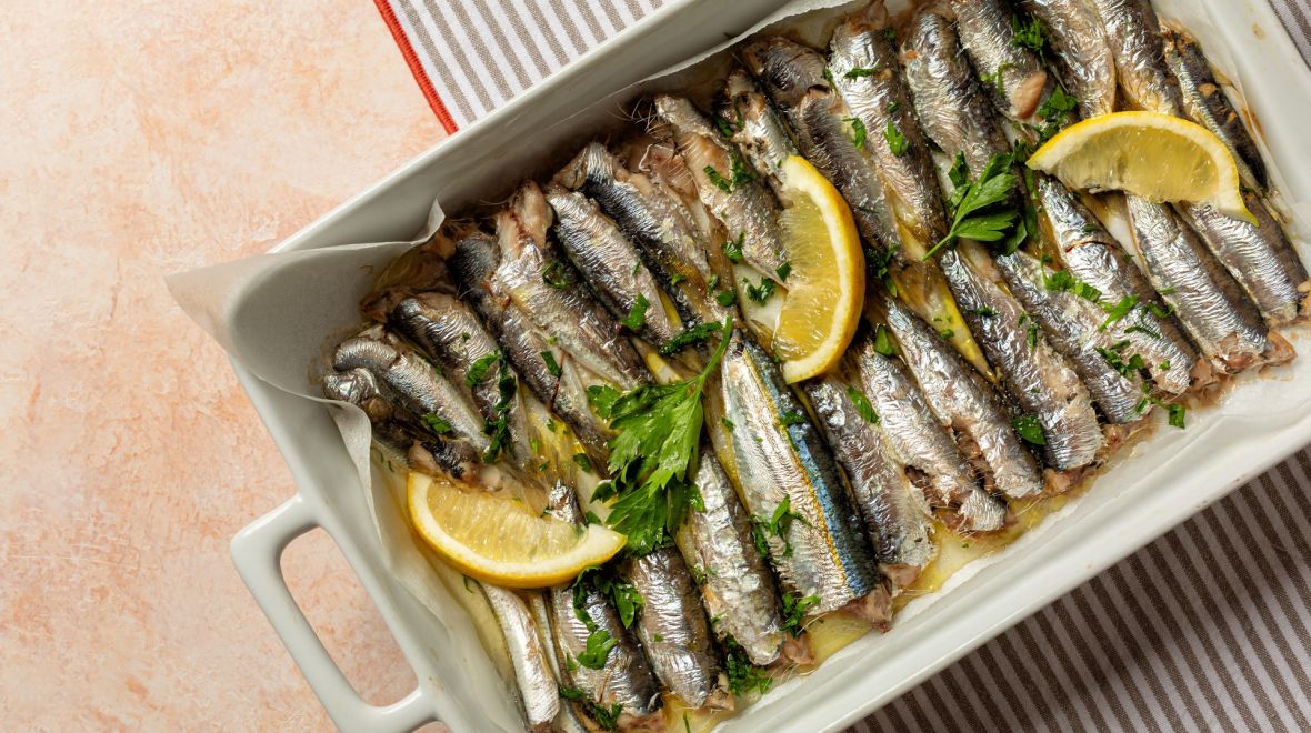 Σαρδέλες και γαύρος, αντί για σολομό; Τι αποκαλύπτει νέα έρευνα για τα θρεπτικά συστατικά τους