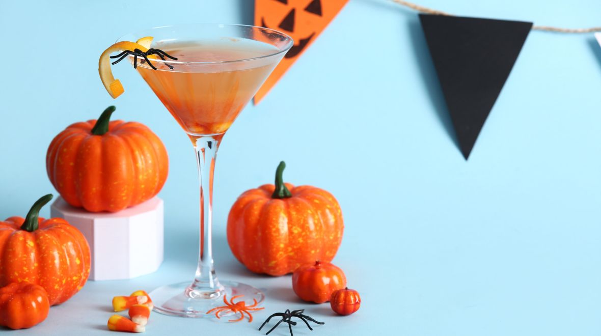 Halloween cocktail: Με πορτοκαλί χρώμα και spooky διάθεση 