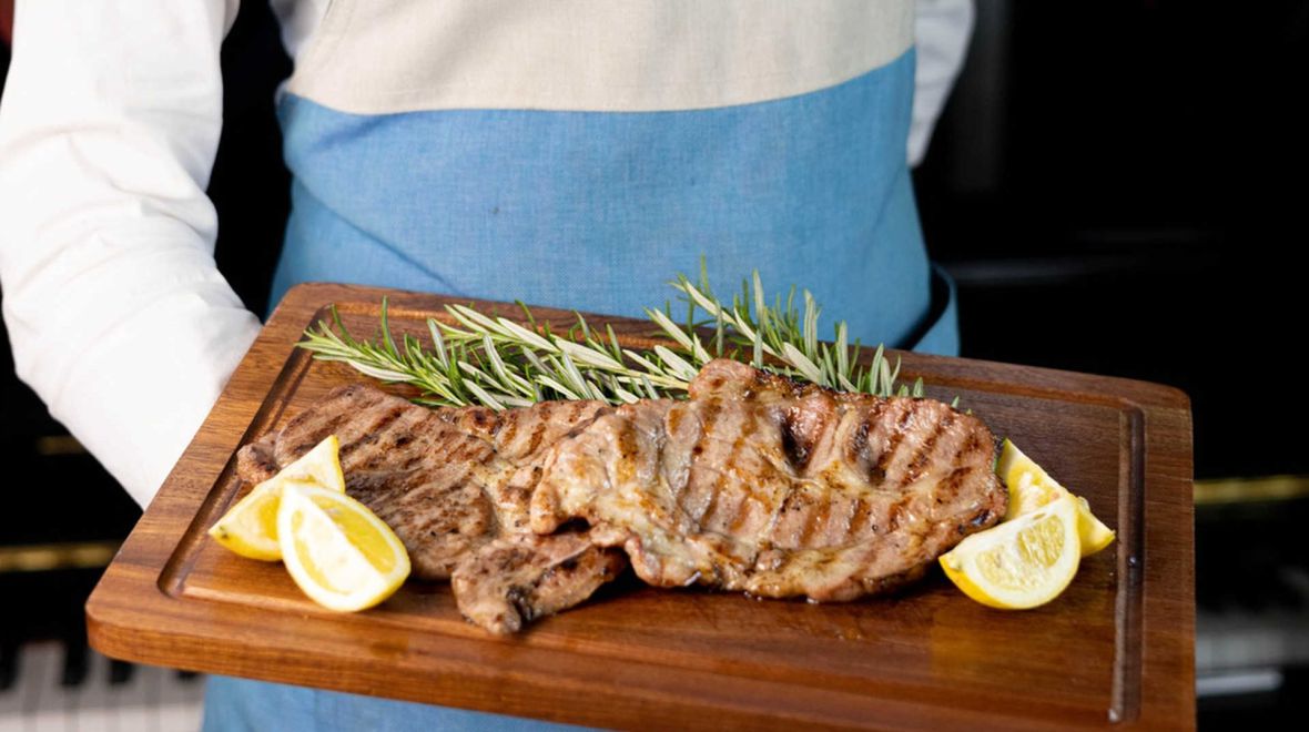 Δάφνη: Το ατμοσφαιρικό και διαχρονικό εστιατόριο του Περιστερίου