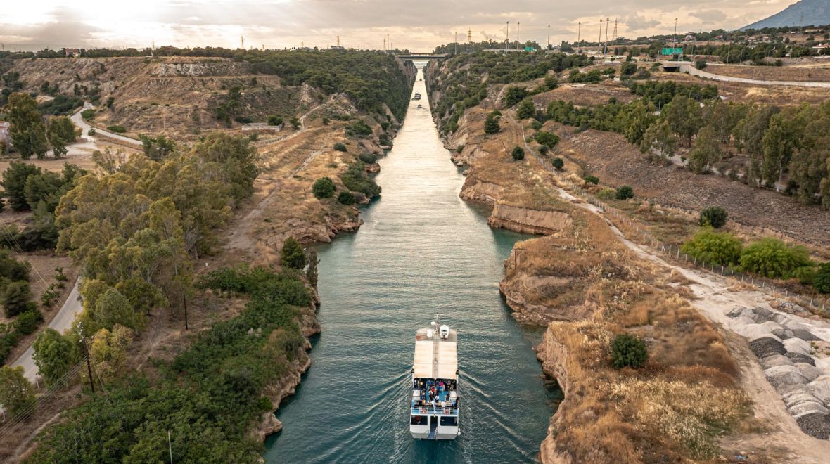 Από γευσιγνωσία ελαιολάδου μέχρι διάπλου του Ισθμού: Όσα έζησα σε 48 ώρες στο Λουτράκι