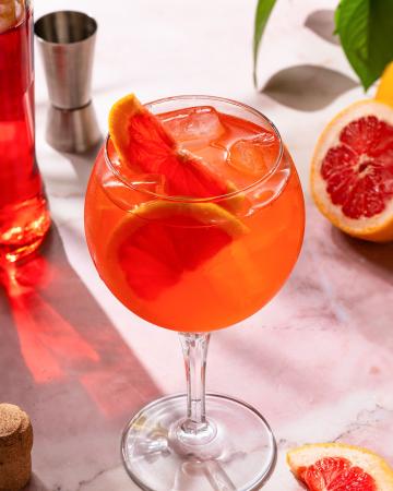 Grapefruit aperol spritz