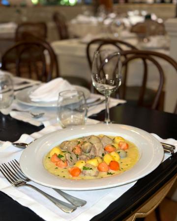Γαλλικό blanquette de veau από το εστιατόριο Σπύρος και Βασίλης Blanquette de veau