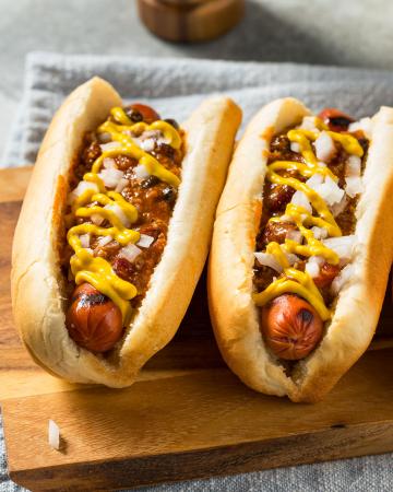 Συνταγή για hot dogs με σπιτικά ψωμάκια μπριος Hot dogs