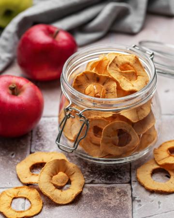 Τραγανά και υγιεινά τσιπς μήλου στο air fryer Tσιπς μήλου στο air fryer