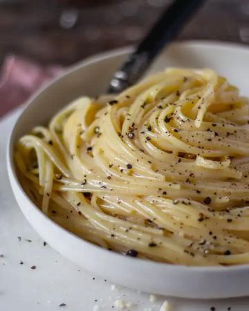 Cacio e Pepe: Η διάσημη ιταλική μακαρονάδα που γίνεται με μόλις 2 υλικά Μακαρονάδα cacio e pepe