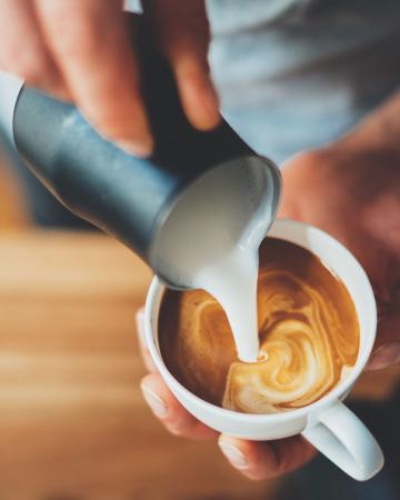 10 tips που αναβαθμίζουν τον καφέ στο σπίτι Καπουτσίνο