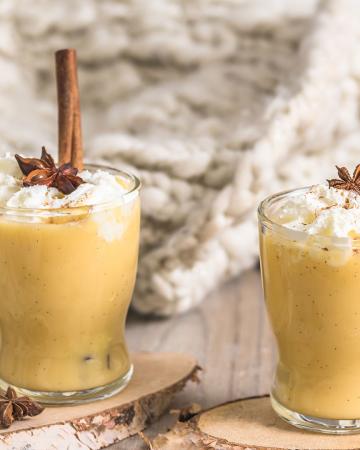 Eggnog: Τι είναι και γιατί αποτελεί κλασικό ποτό των Χριστουγέννων Eggnog