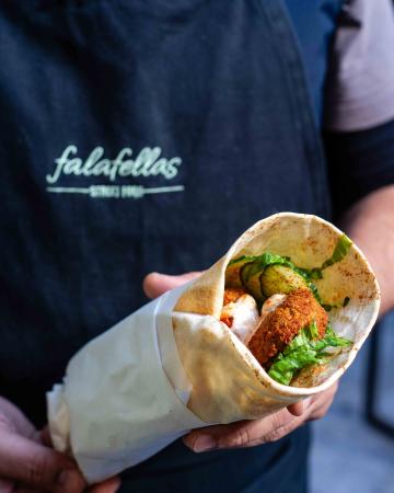 Falafellas: Για αυθεντικό φαλάφελ στο κέντρο του Πειραιά Falafellas