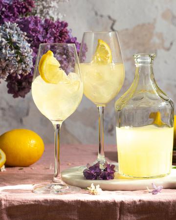 Limoncello: Η συνταγή για το διάσημο ιταλικό λικέρ Limoncello