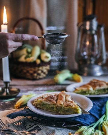 Πρωτότυπη, γλυκιά - και vegan - πίτα με κρέμα από πράσινα κολοκυθάκια Vegan πίτα με κρέμα από πράσινα κολοκυθάκια