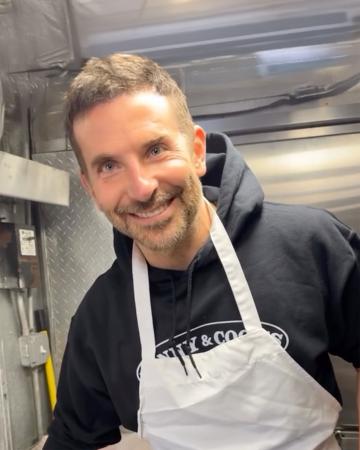 Danny & Coop's: Στο brand new σαντουιτσάδικο του Bradley Cooper σχηματίζονται ουρές! Danny & Coop's: Το σαντουιτσάδικο του Bradley Cooper στη Νέα Υόρκη