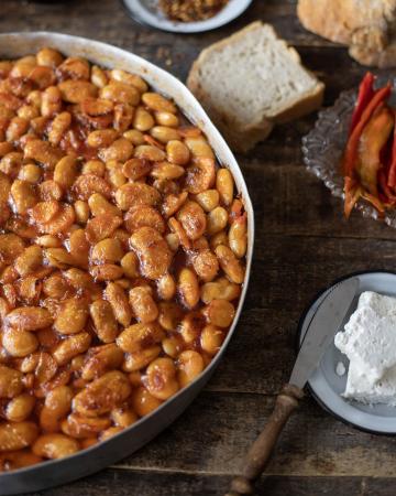 Τι να μαγειρέψω σήμερα Τετάρτη; Γίγαντες στο φούρνο με σάλτσα ντομάτας