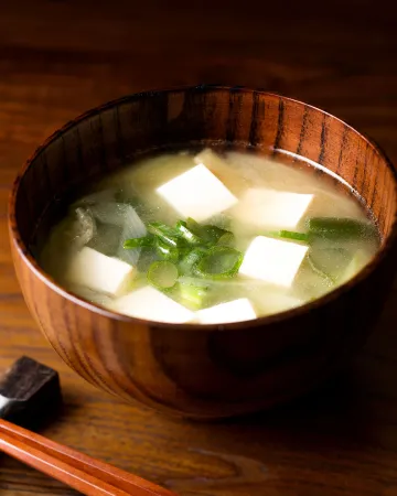 Σούπα miso με λαχανικά