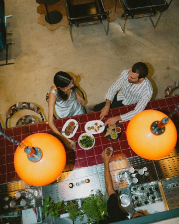 Πού να πας για φαγητό και ποτό μετά το θέατρο