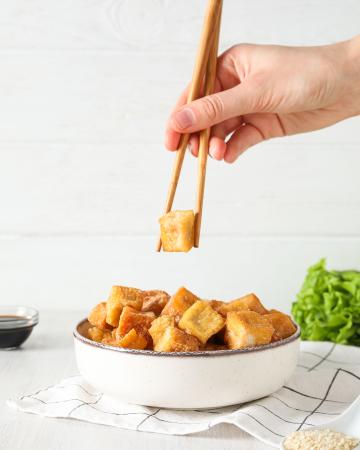 Tofu: Τι ακριβώς είναι το vegan «τυρί» και πόσα είδη υπάρχουν; Τι είναι το tofu