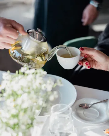 Chamomile living afternoon tea στο la suite lounge