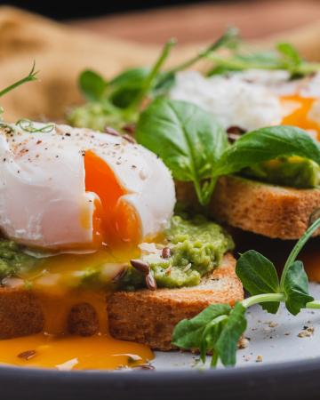 Avocado toast με αυγά ποσέ