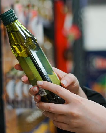 Ελαιόλαδο με το πάτημα ενός κουμπιού από αυτόματους πωλητές Οι αυτόματοι πωλητές ελαιολάδου είναι γεγονός