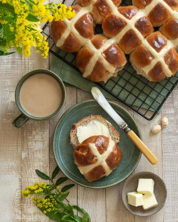 Hot Cross Buns, τα πασχαλινά αγγλικά ψωμάκια Hot Cross Buns