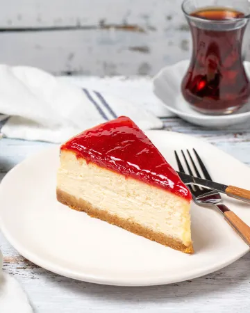 Cheesecake με ζαχαρούχο γάλα και μαρμελάδα φράουλα
