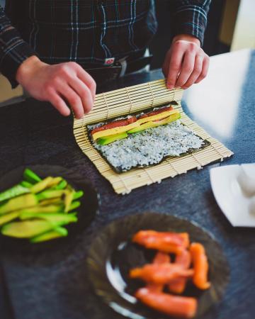 Βασική συνταγή σούσι, με και χωρίς sushi mat Βασική συνταγή σούσι