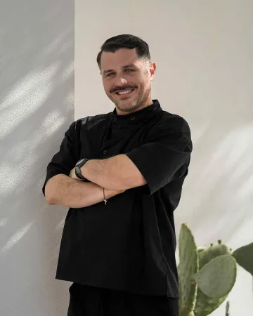 Ο Θάνος Φέσκος στη Γλυφάδα 