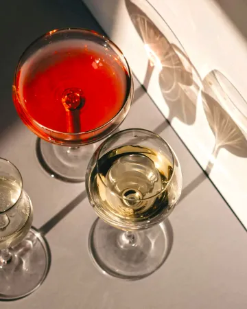 Το Faos είναι το νέο wine bar της Βαρνάβα 