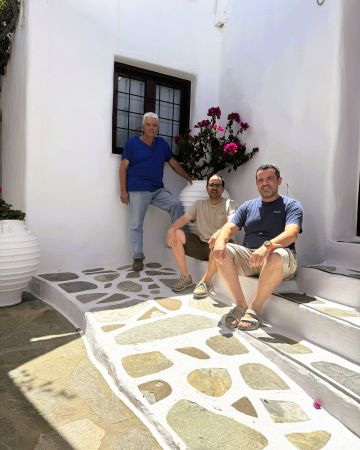 Οικογένεια Μωραΐτη: Η οικογενειακή επιχείρηση οινοποιών στην Πάρο
