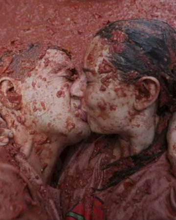 Tο διάσημο φεστιβάλ της La Tomatina (Τοματίνα), στην ισπανική πόλη Μπουνιόλ