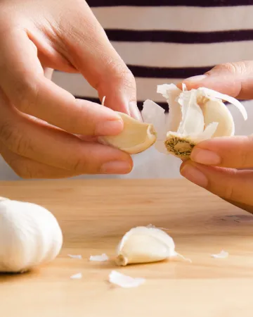 The best way to peel garlic, according to chefs