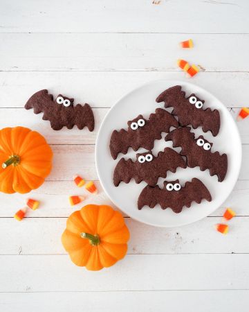 Μπισκότα με κακάο σε σχήμα νυχτερίδας για το Halloween 