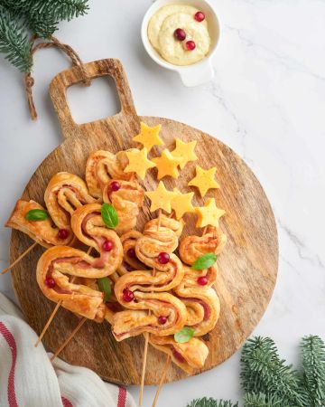 Αλμυρά σφολιατίνια - έλατα με ζαμπόν και τυρί