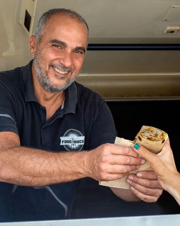 Ποιος είναι ο Γιώργος Γληνός και πώς έκανε μόδα το Food Truck; 