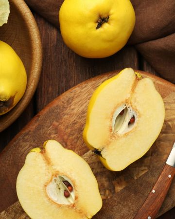 Κυδώνι: Πώς να το καθαρίσεις, να το μαγειρέψεις και τι προσφέρει στον οργανισμό 