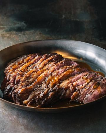 Sunday Roast: Για ελληνική κουζίνα από τον ξυλόφουρνο στο Vezene 