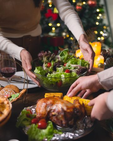 Τι τρώμε στις γιορτές και τι λένε οι ειδικοί για τις επιπτώσεις στην υγεία μας;