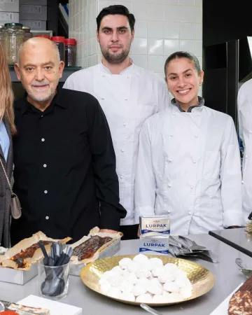 Lurpak: Χριστουγεννιάτικο κάλεσμα στο εργαστήριο του Στέλιου Παρλιάρου