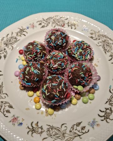 Τρουφάκια με σοκολάτα, ζαχαρούχο γάλα και μπισκότα πτι-μπερ