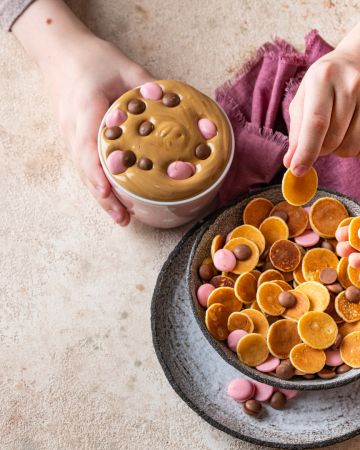 Dalgona coffee και mini pancakes: Πώς να συνδυάσεις τα δύο food trends στο πρωινό 
