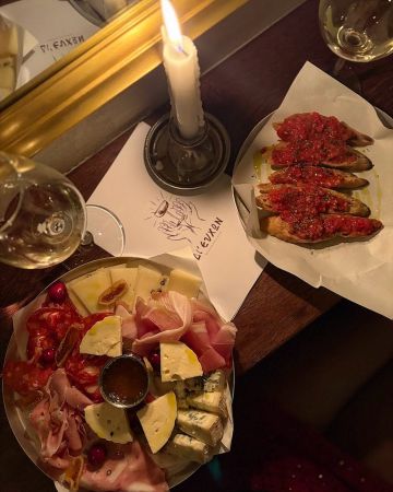 Δι' Ευχών: Το νέο χαλαρό μπαρ του Μετς 