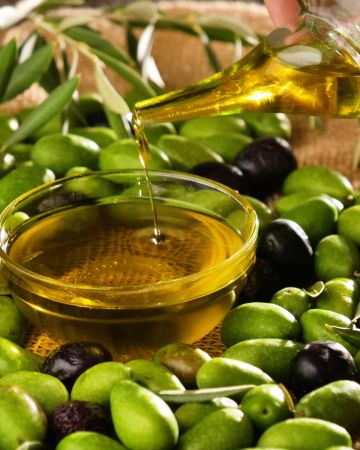 Γιατί δεν μπορείς να φτιάξεις ελαιόλαδο στο σπίτι (με ελιές από τη λαϊκή)