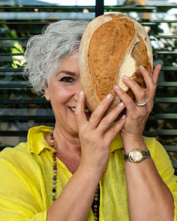 Η Ιωάννα Σταμούλου και η ζωή γύρω από ένα τραπέζι