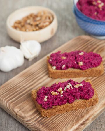 Πέστο παντζαριού με καρύδι